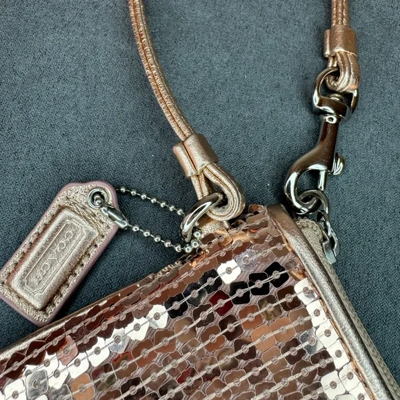 Coach Sequin Wristlet Gold Champagne Evening Clutch Sparkle Party Bag Preloved ✨ - Picture 6 of 9